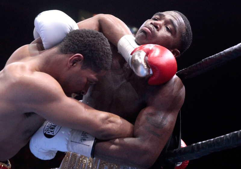 Adrien Broner struggles against Shawn Porter, June 2015. Photo via Getty